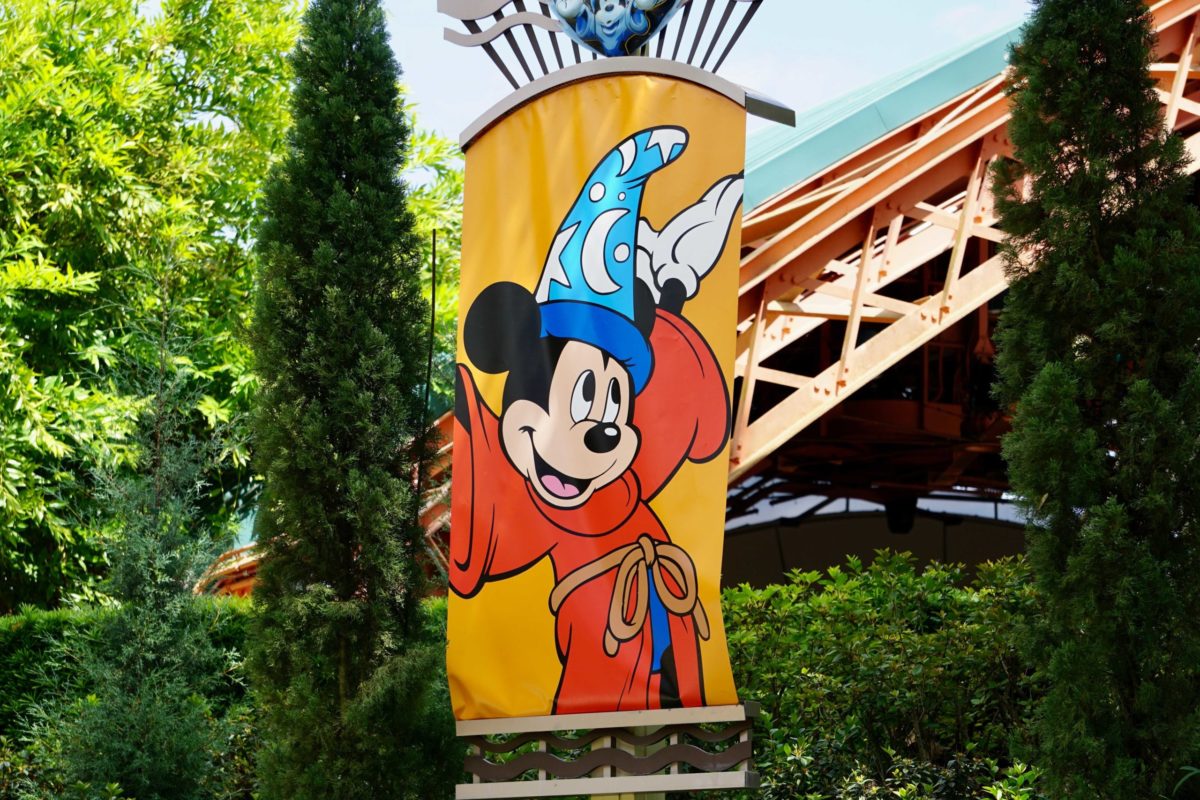 fantasmic-character-banners-3