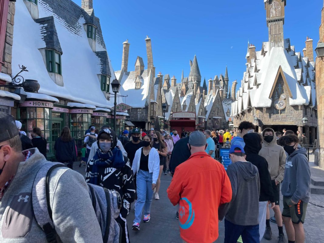 hogsmeade-crowd