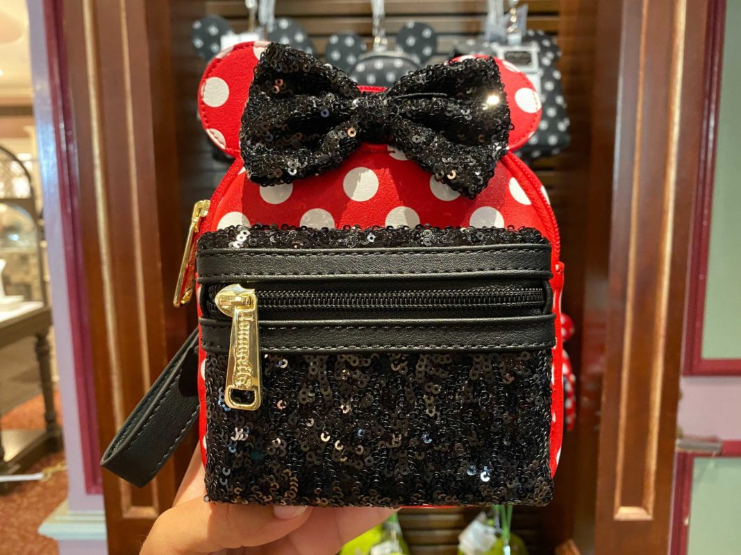 loungefly-minnie-wristlet-7