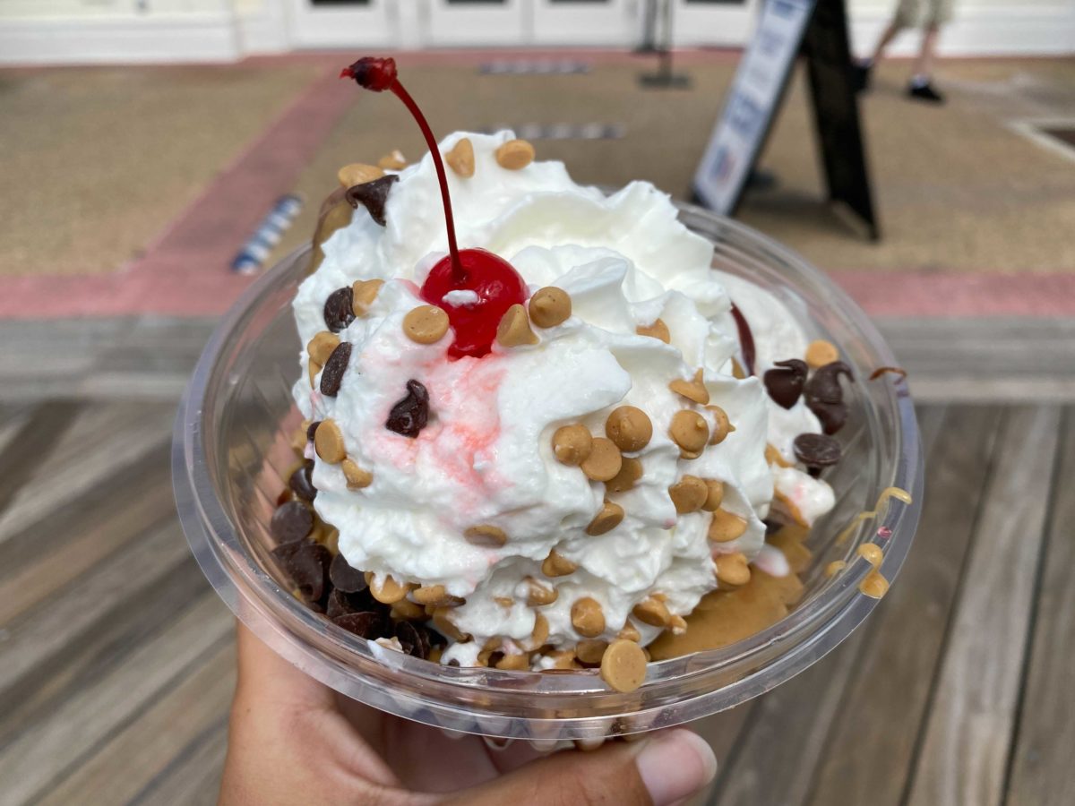 boardwalk-ice-cream-thundering-surf-peanut-butter-and-chocolate-sundae-10-9793166
