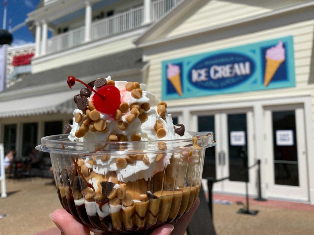 boardwalk-ice-cream-thundering-surf-peanut-butter-and-chocolate-sundae-4-5113794