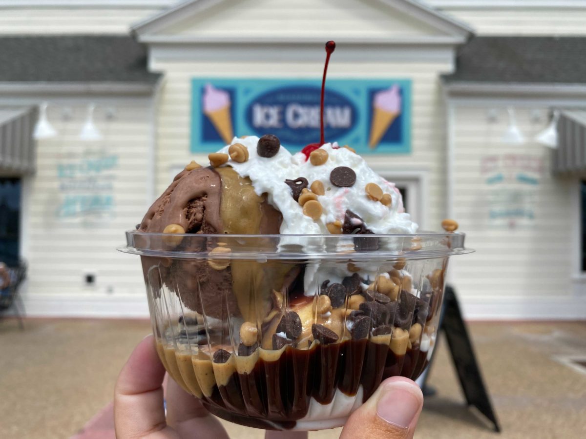 boardwalk-ice-cream-thundering-surf-peanut-butter-and-chocolate-sundae-7-1173633