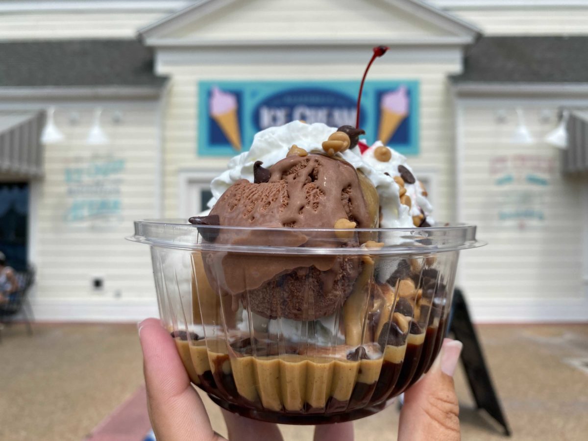 boardwalk-ice-cream-thundering-surf-peanut-butter-and-chocolate-sundae-8-3750660