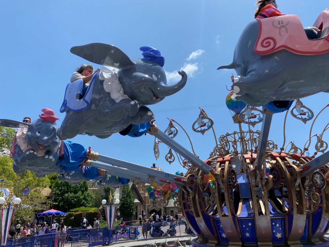 disneyland-dumbo-the-flying-elephant-8