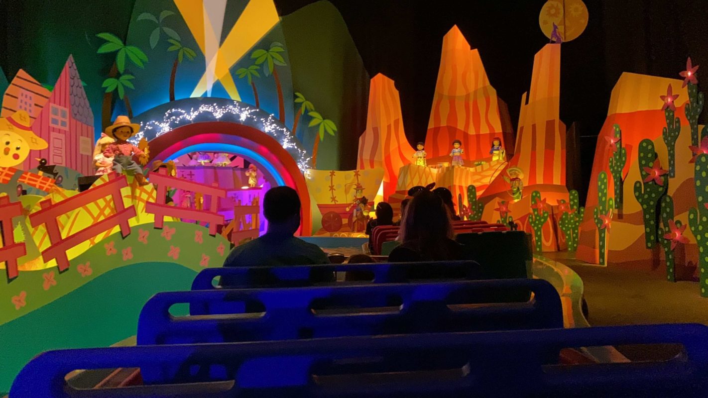 disneyland-its-a-small-world-17