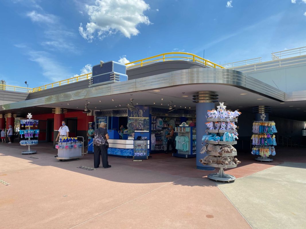 frozen-fractal-gifts-reopen-may-10th-disneys-hollywood-studios-3-7743740