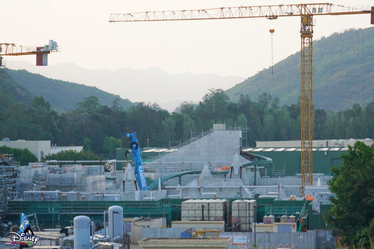 hong-kong-disneyland-arendelle-world-of-frozen-construction-2427106