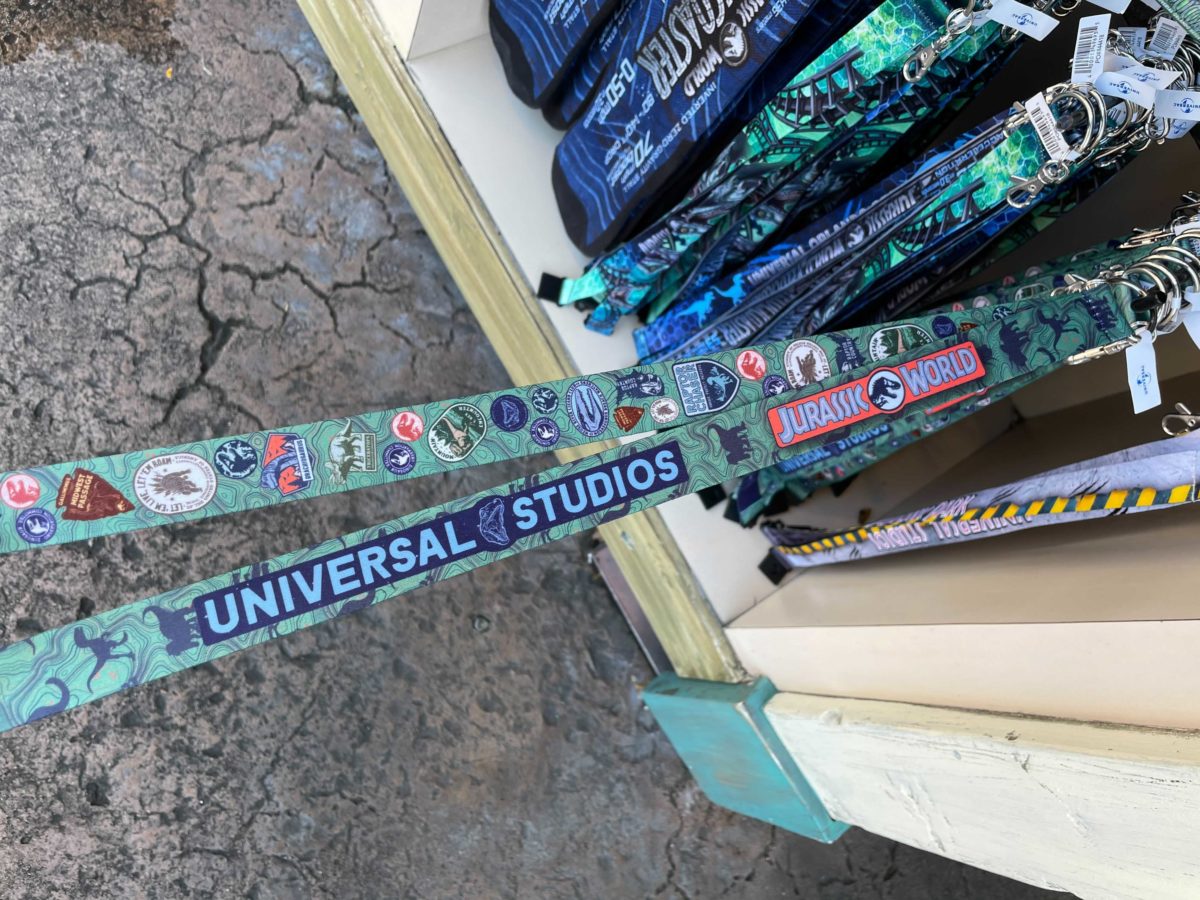 jurassic-world-lanyard-1-2363078