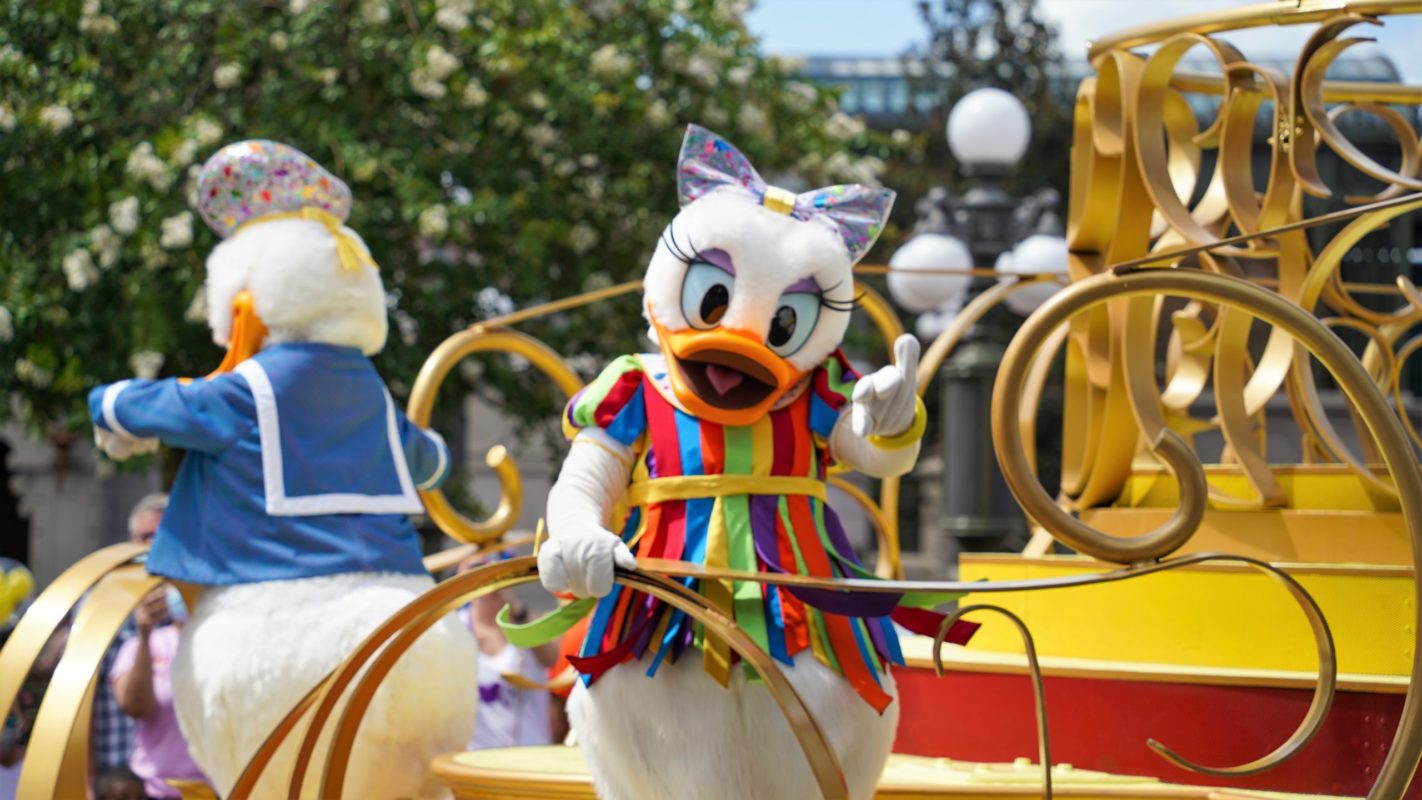 mickey-friends-cavalcade-16-9-5-22-21-2