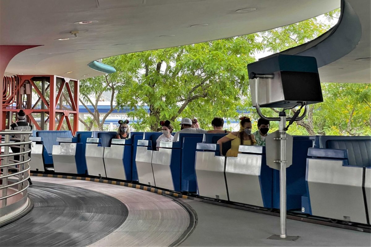 peoplemover-loading-every-car-2