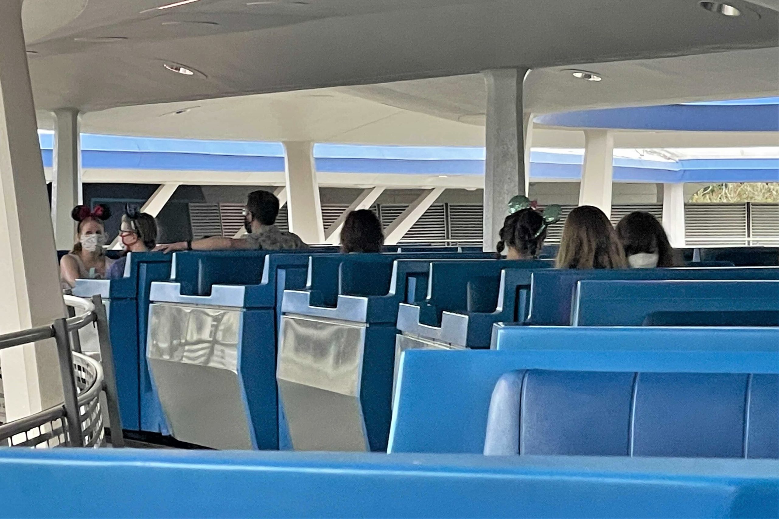 PeopleMover vehicles with guests