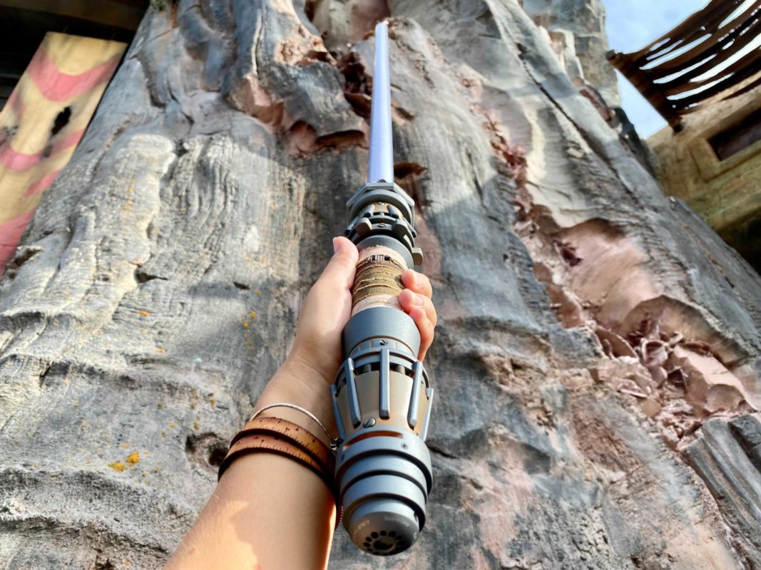 rey-legacy-lightsaber-dok-ondars-hollywood-studios-18-4741869