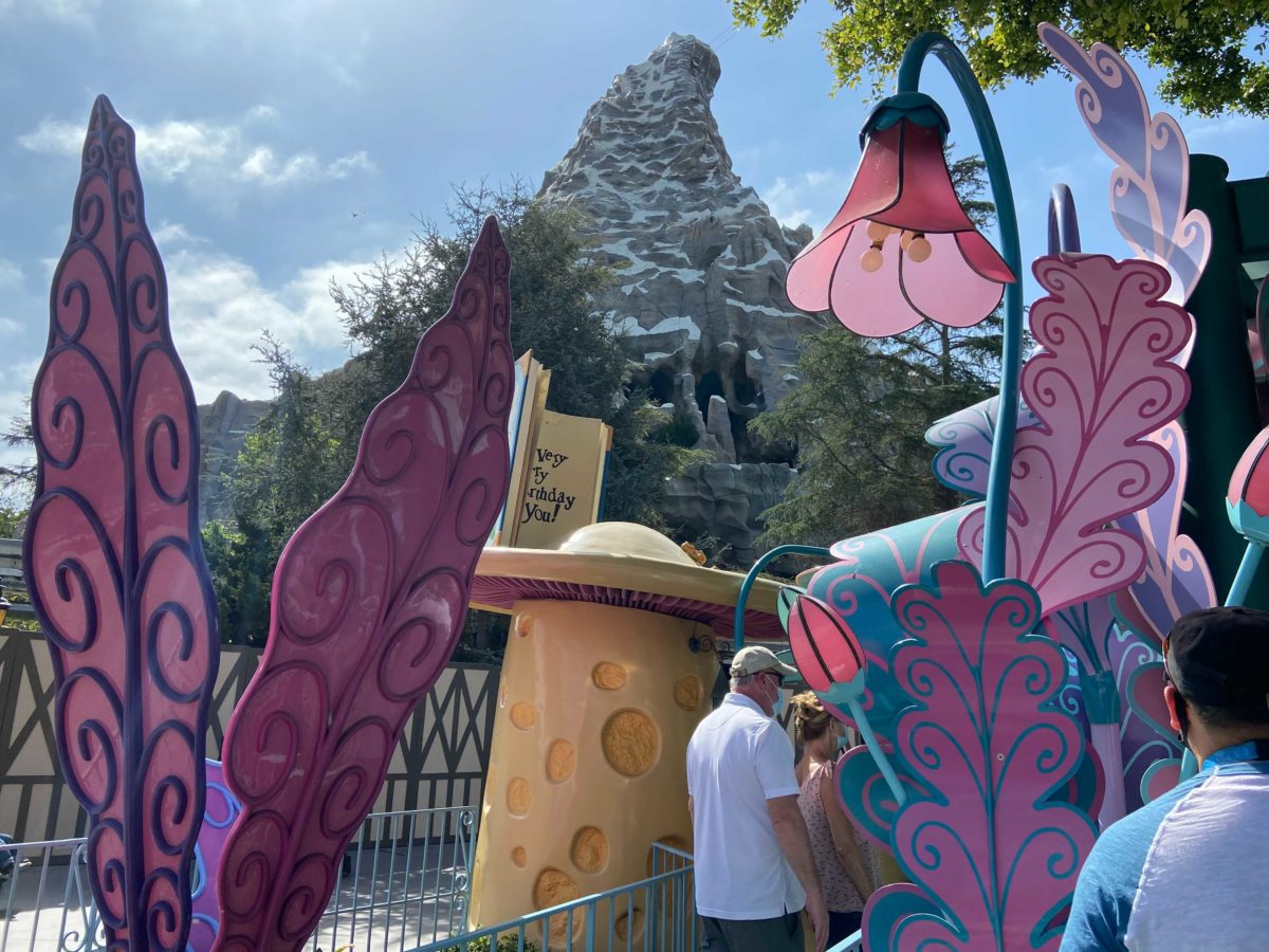 alice-in-wonderland-ride-reopens-15