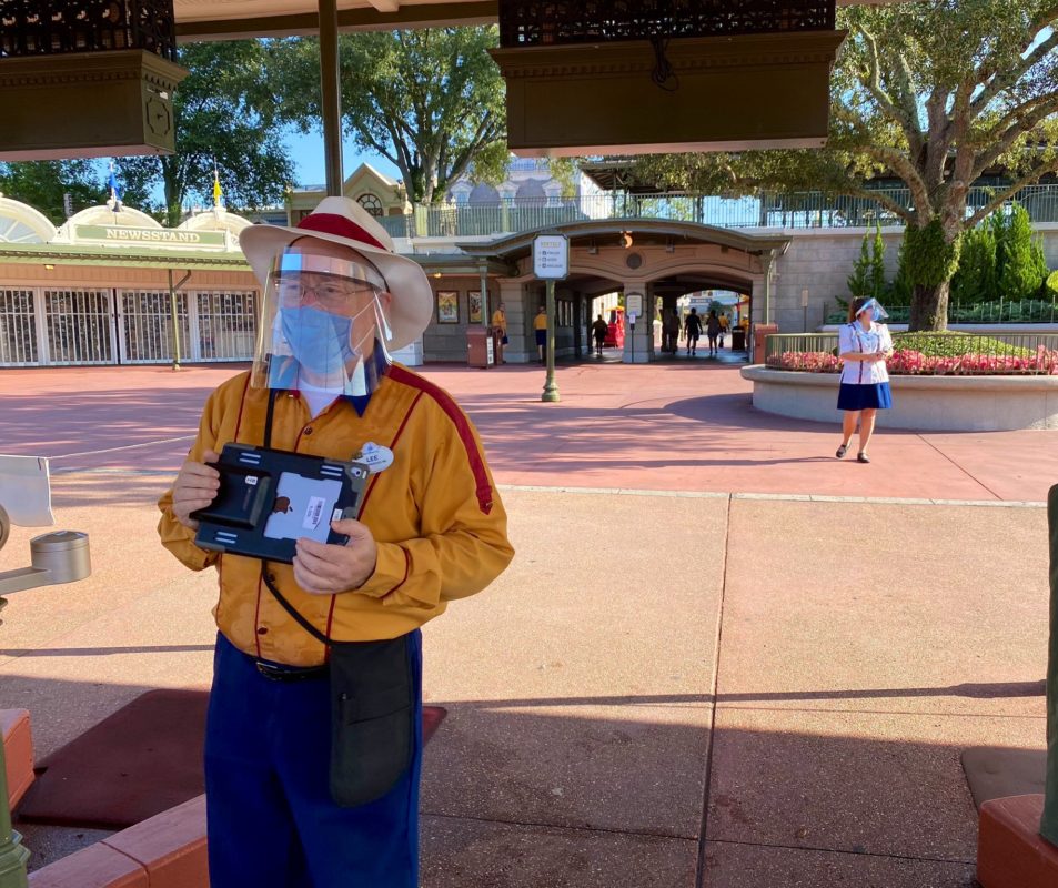 cast-members-face-shields