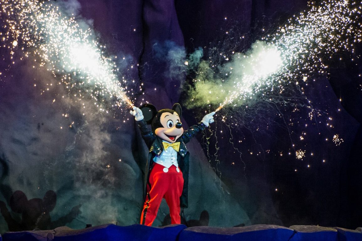 Fantasmic Moving to Earlier Performances in March 2026
