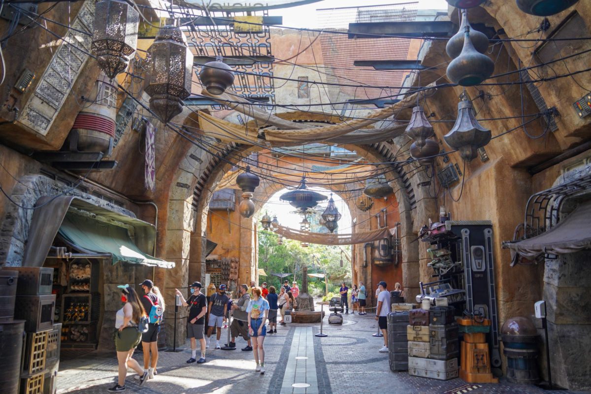 galaxys-edge-market-wdw-46