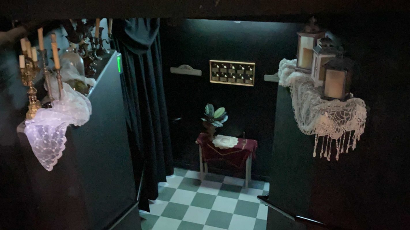 haunted-mansion-secret-entrance-4