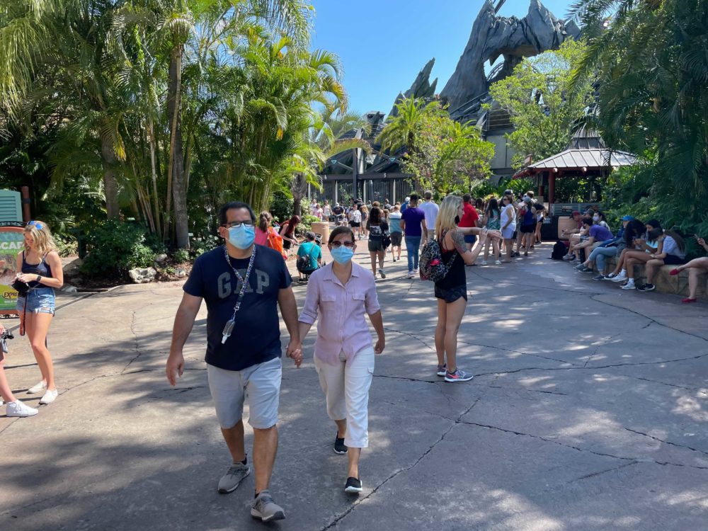 islands-of-adventure-no-outdoor-masks-25