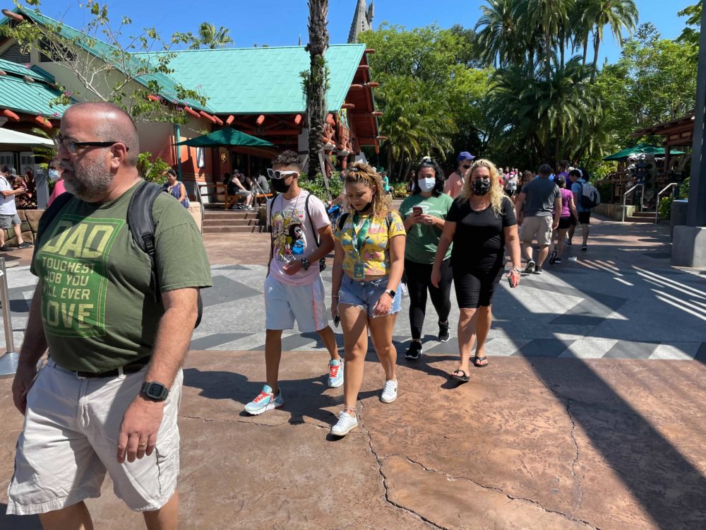 islands-of-adventure-no-outdoor-masks-27