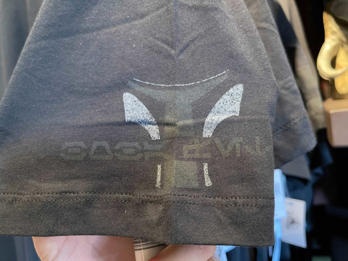 An Adult Mythosaur skull t-shirt found in Galaxy's Edge at Disneyland Resort.