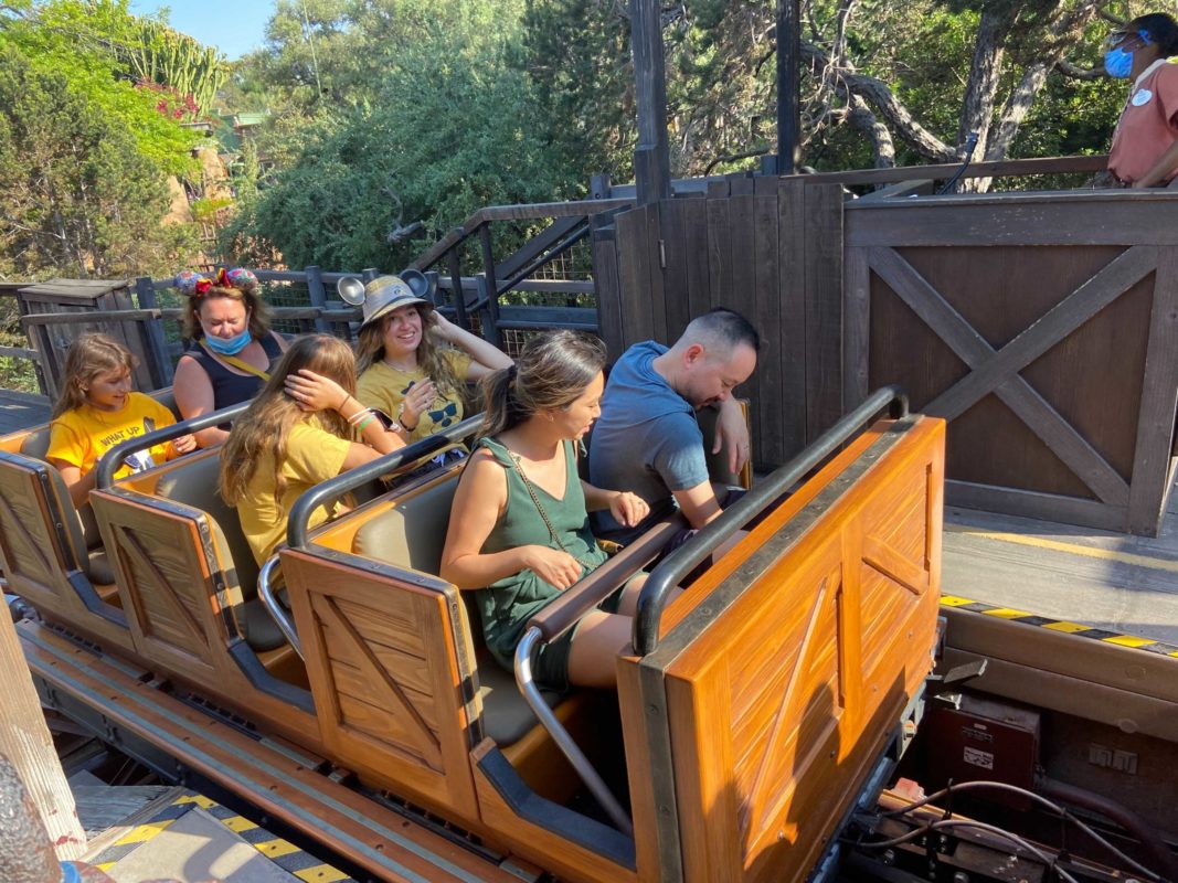 disneyland-big-thunder-mountain-railroad-14-5639337