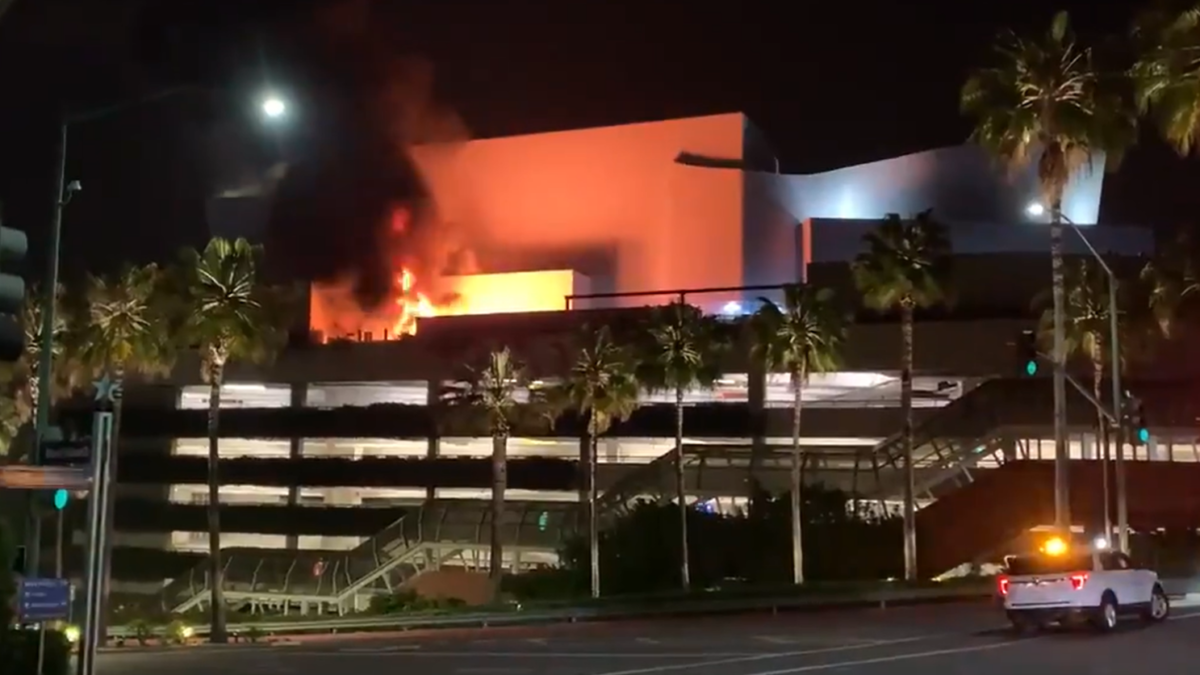 universal-studios-hollywood-fire-6-2-21