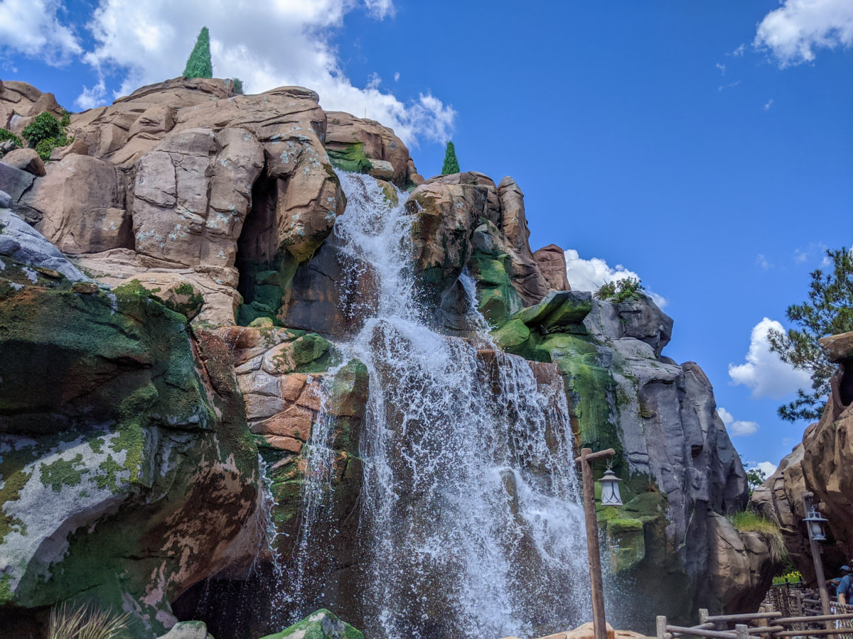 canada-waterfall-06-09-21-1808281