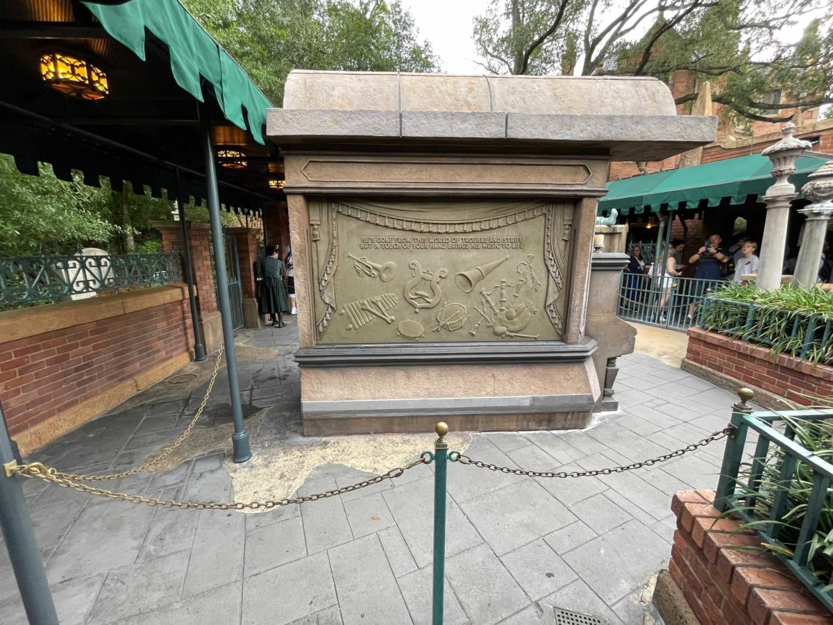 haunted-mansion-queue2
