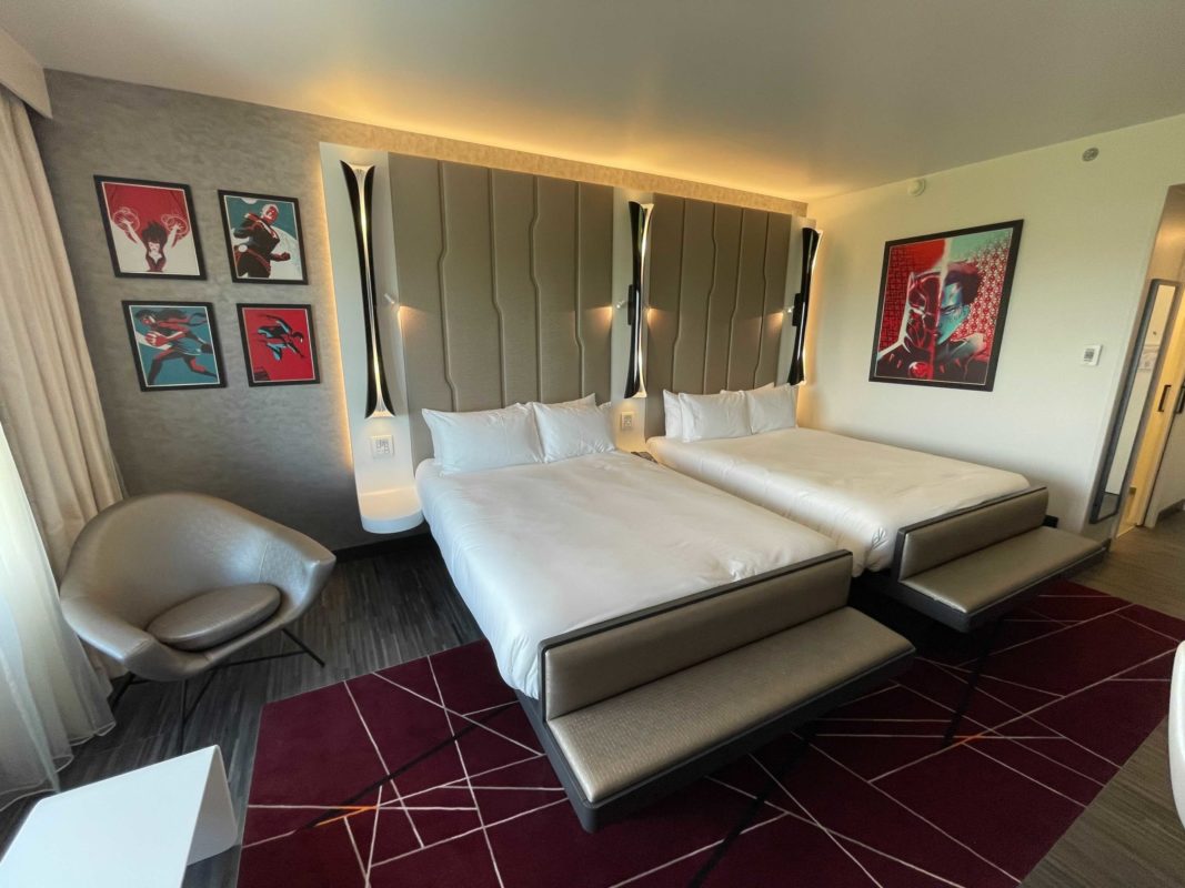 hotel-new-york-art-of-marvel-room-tour50