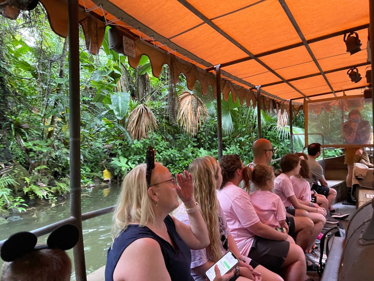 jungle-cruise-distancing-removed-7