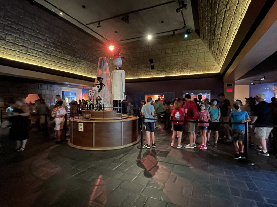 mexico-pavilion-queue