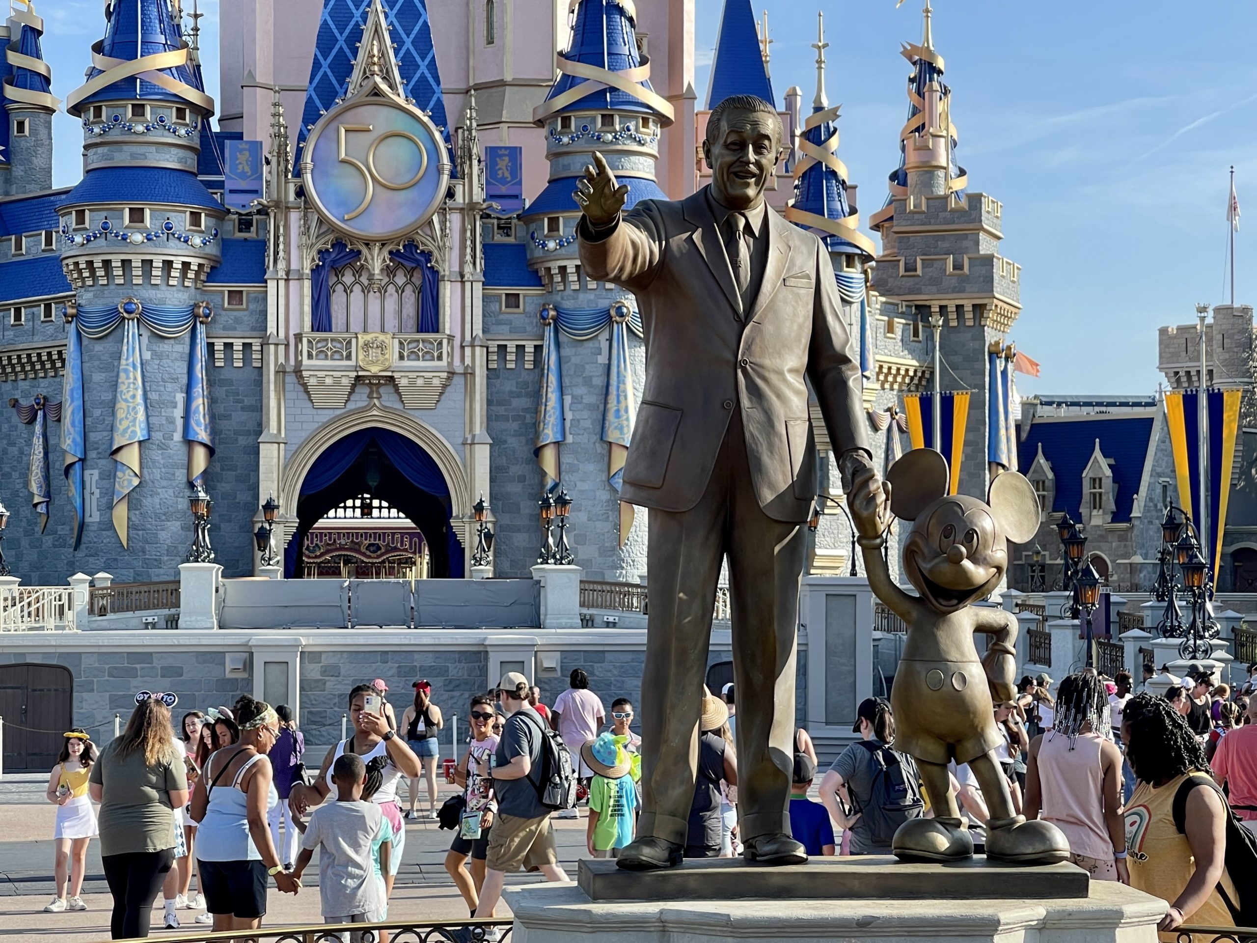 cinderella-castle-partners-50th-anniversary-medallion-featured-image-hero-magic-kingdom-07232021