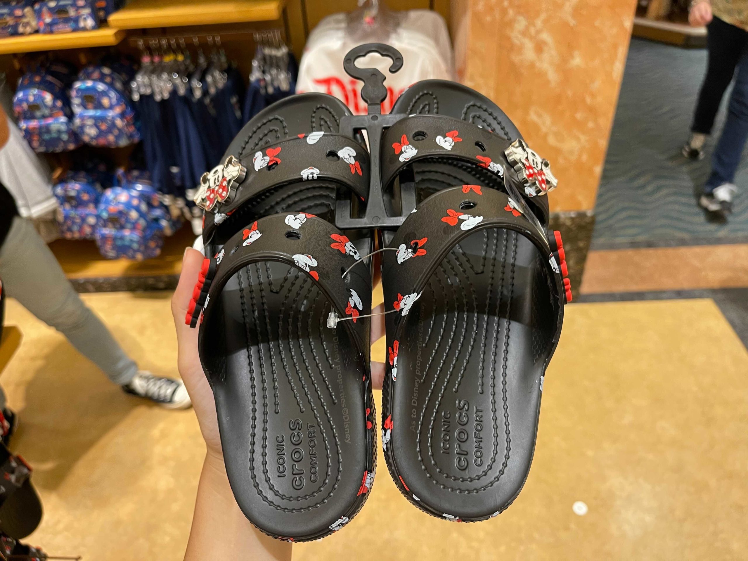 disney-california-adventure-elias-and-co-minnie-mouse-crocs-5-4353748