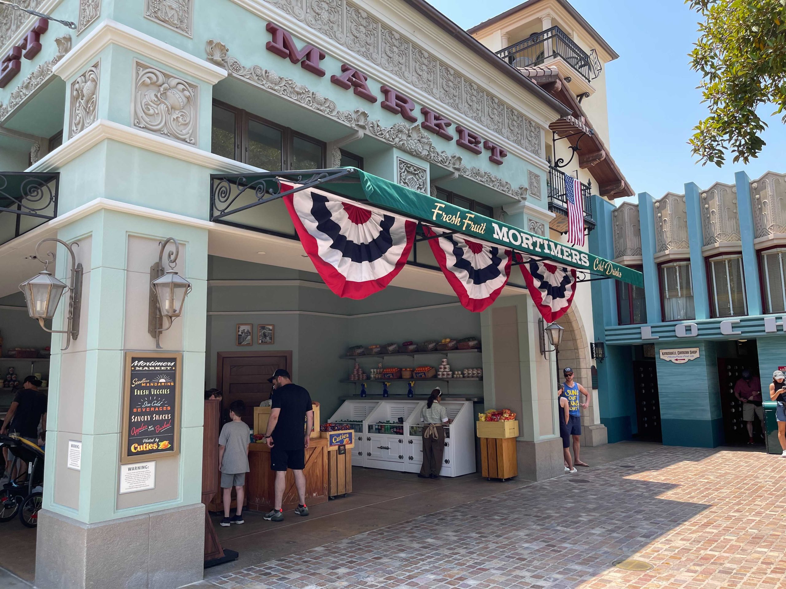 disney-california-adventure-mortimers-market-reopens-1-4026916