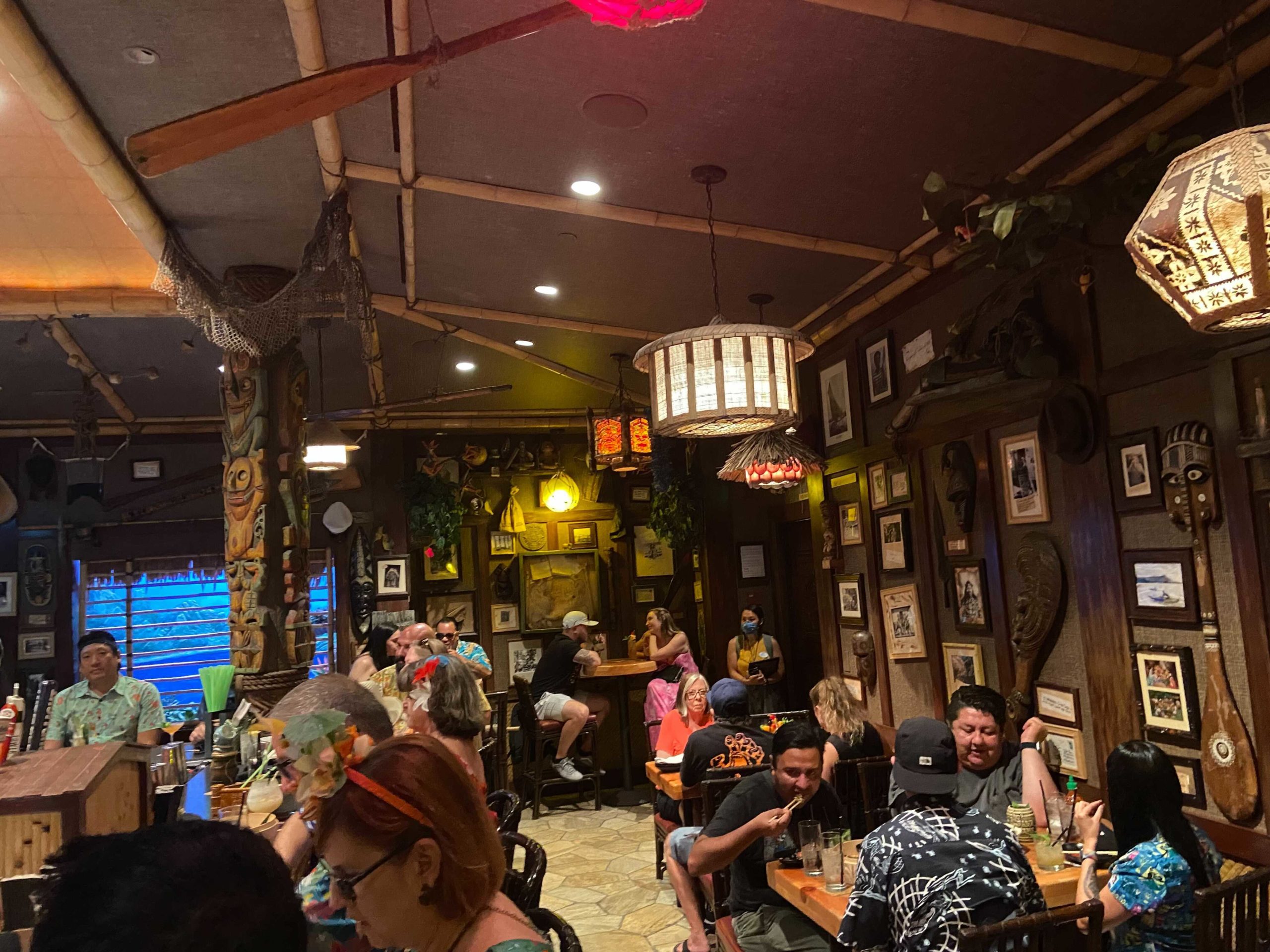 disneyland-hotel-trader-sams-enchanted-tiki-bar-16-8536450