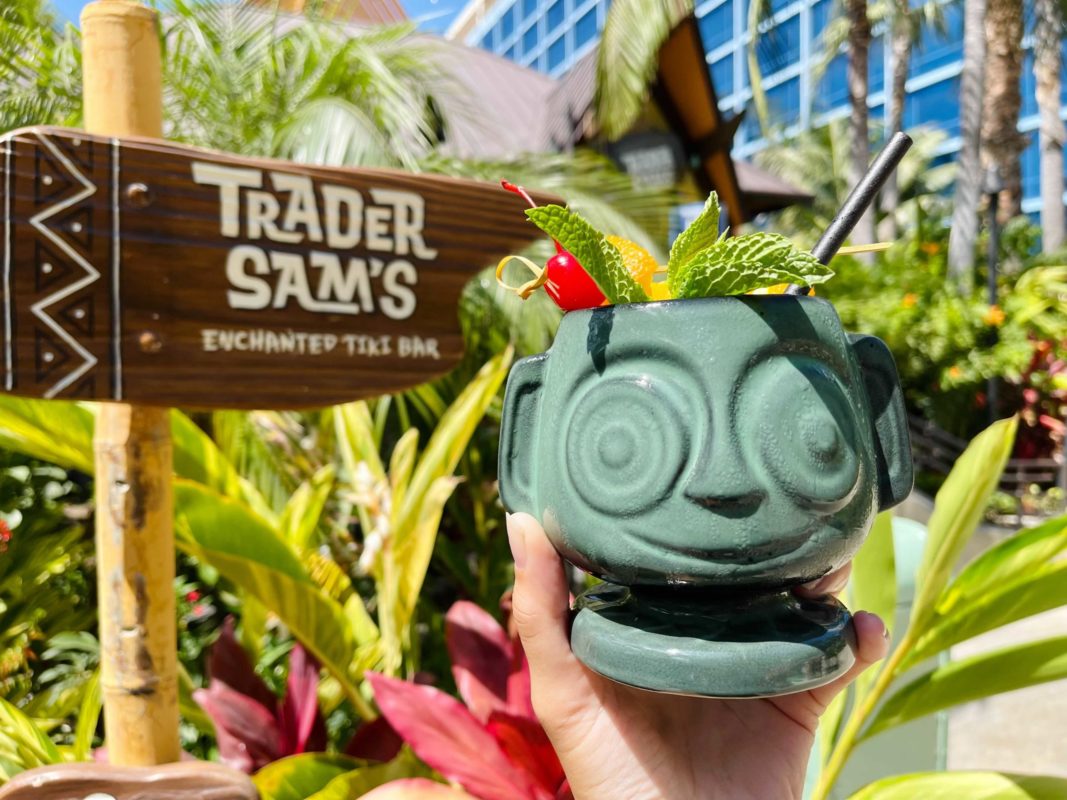 disneyland-hotel-trader-sams-enchanted-tiki-room-hippopotomai-tai-2-5065366