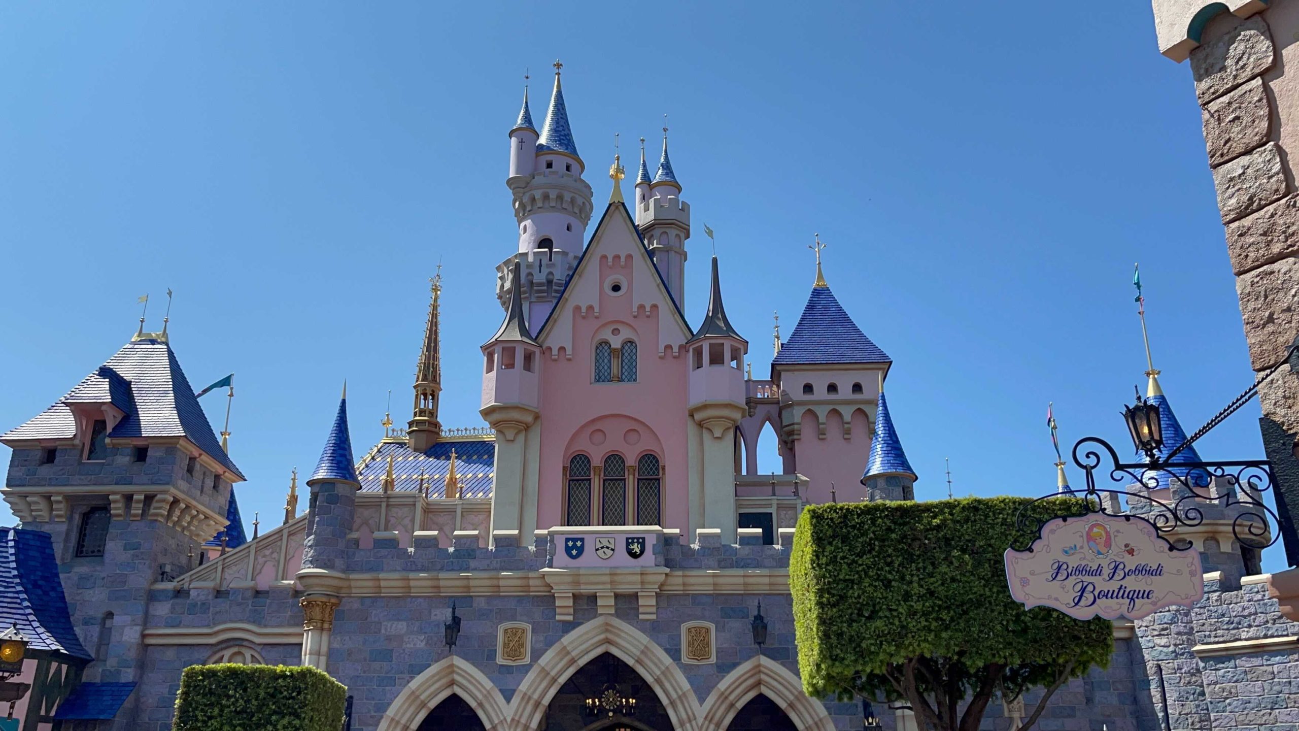 disneyland-sleeping-beauty-castle-walkthrough-reopens-2-8057535