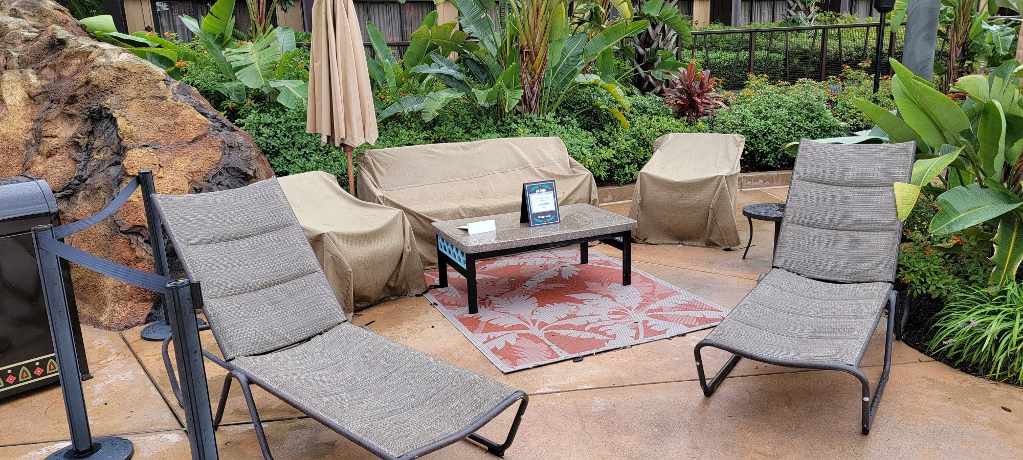 disneys-polynesian-village-resort-lava-pool-rentable-seating-8840251