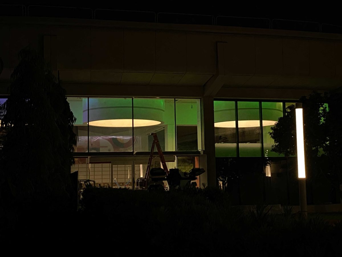 epcot-creations-shop-color-lights-nighttime-2-2503576