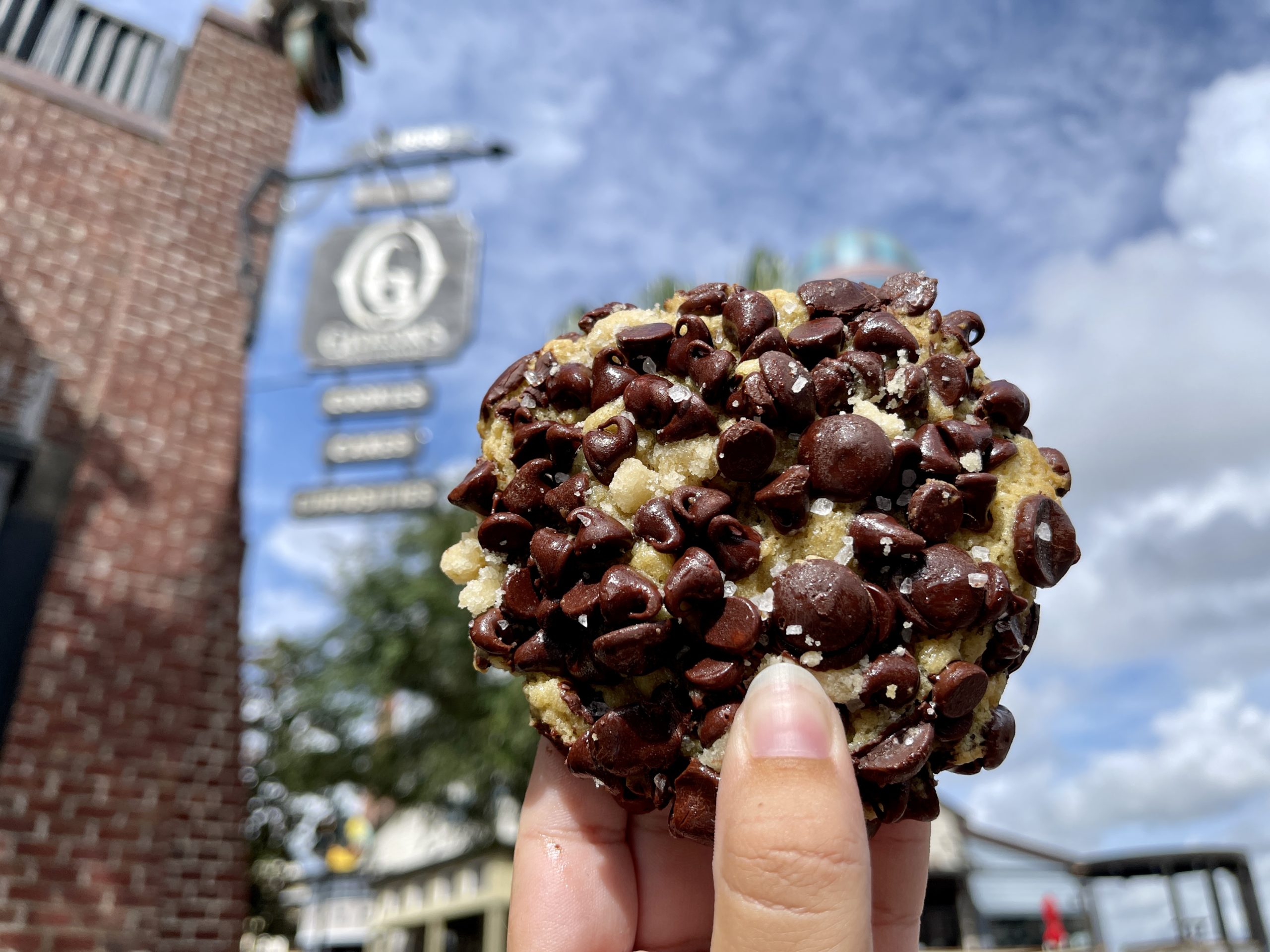 gideons-chocolate-chip-key-lime-cookie-disney-springs-07012021