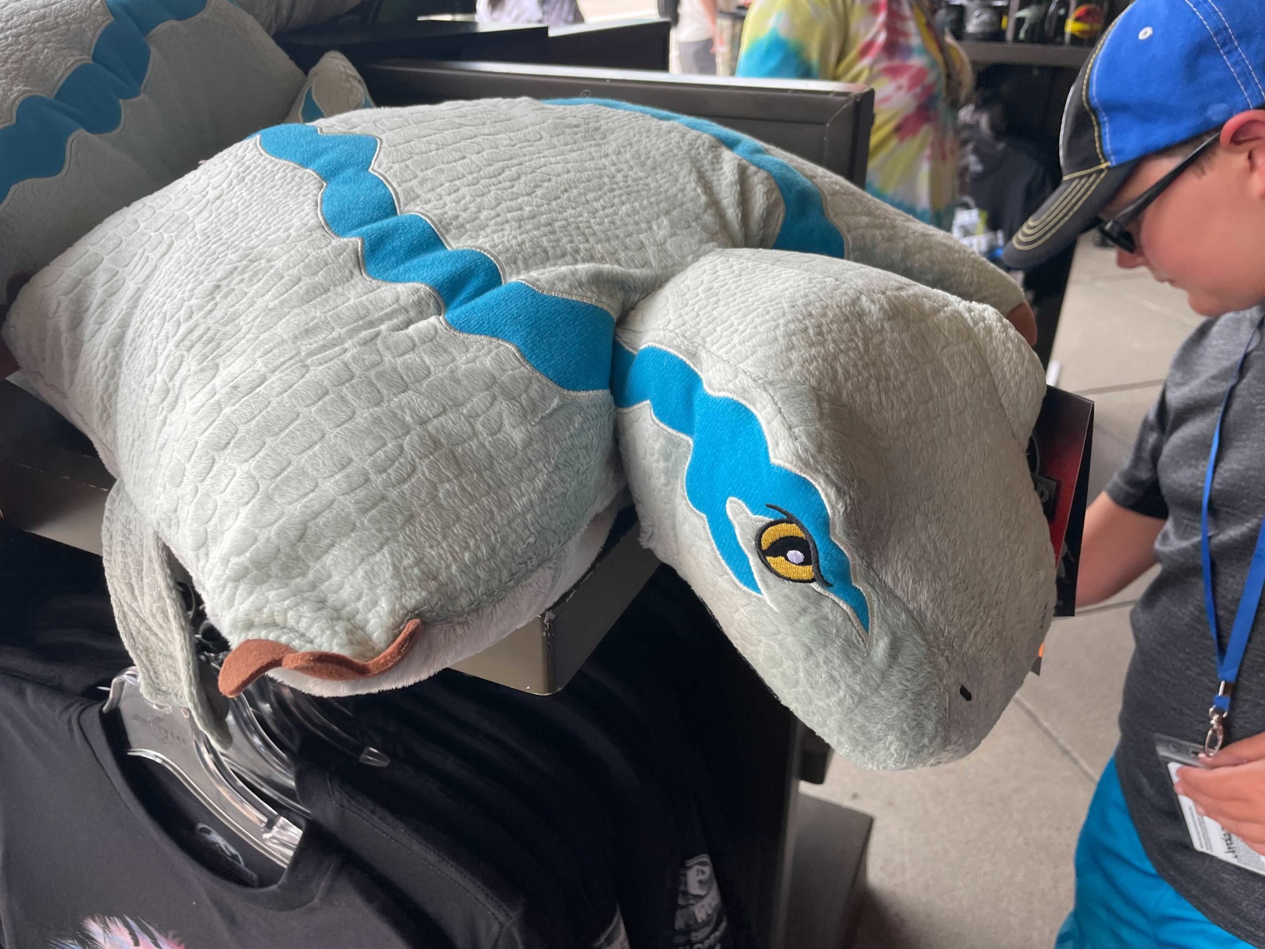 jurassic-world-blue-velociraptor-pillow-pet-universal-orlando-resort-3-7447696