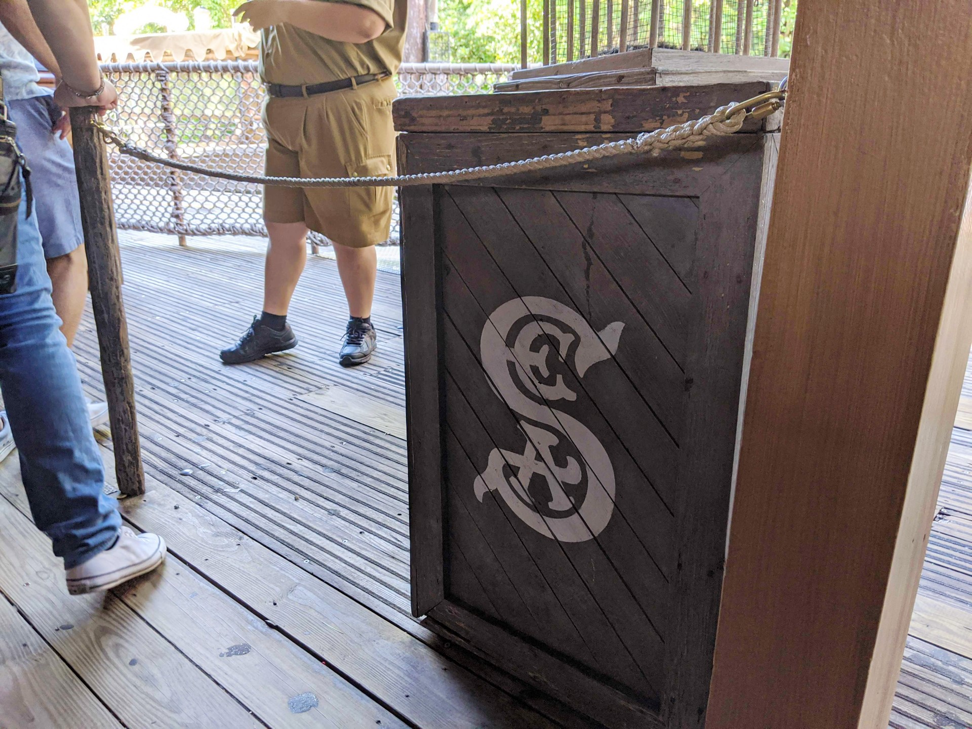 magic-kingdom-jungle-cruise-s-e-a-crate-queue-4-1-3535760