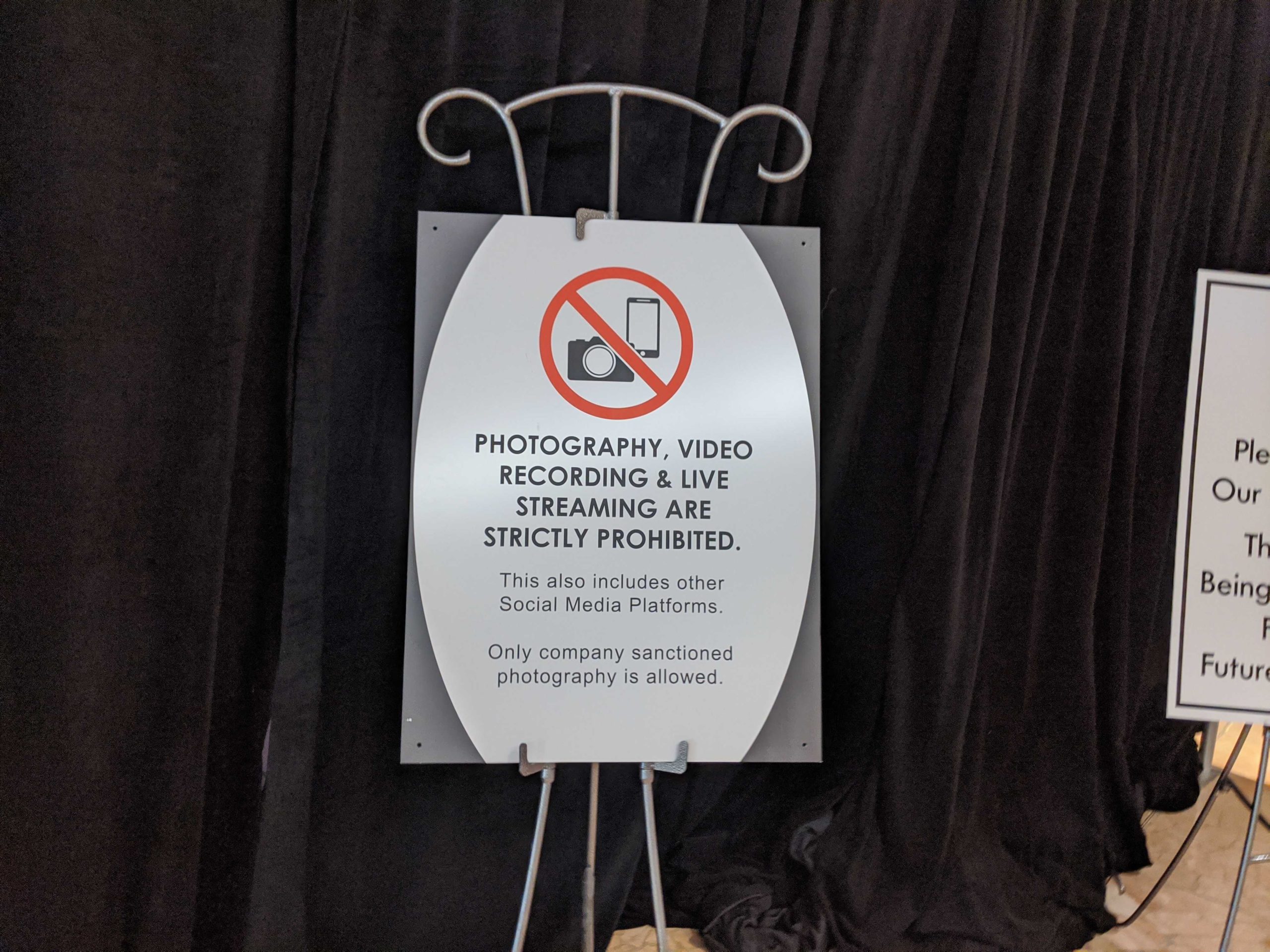 no-photography-video-or-live-streaming-at-the-wave-disneys-contemporary-resort-3-4815194