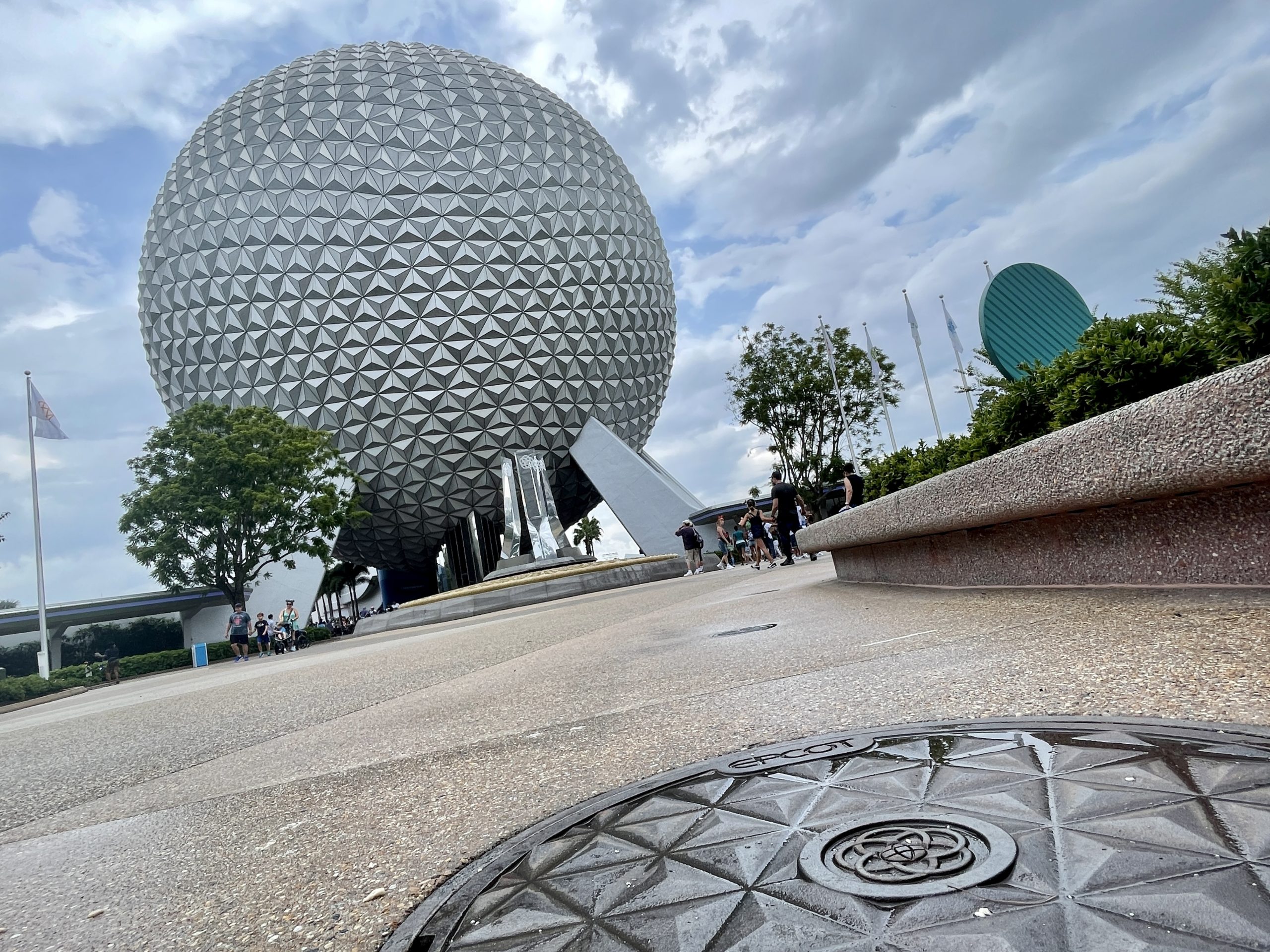 spaceship-earth-entrance-fountain-themed-manhole-cover-featured-image-hero-epcot-07272021