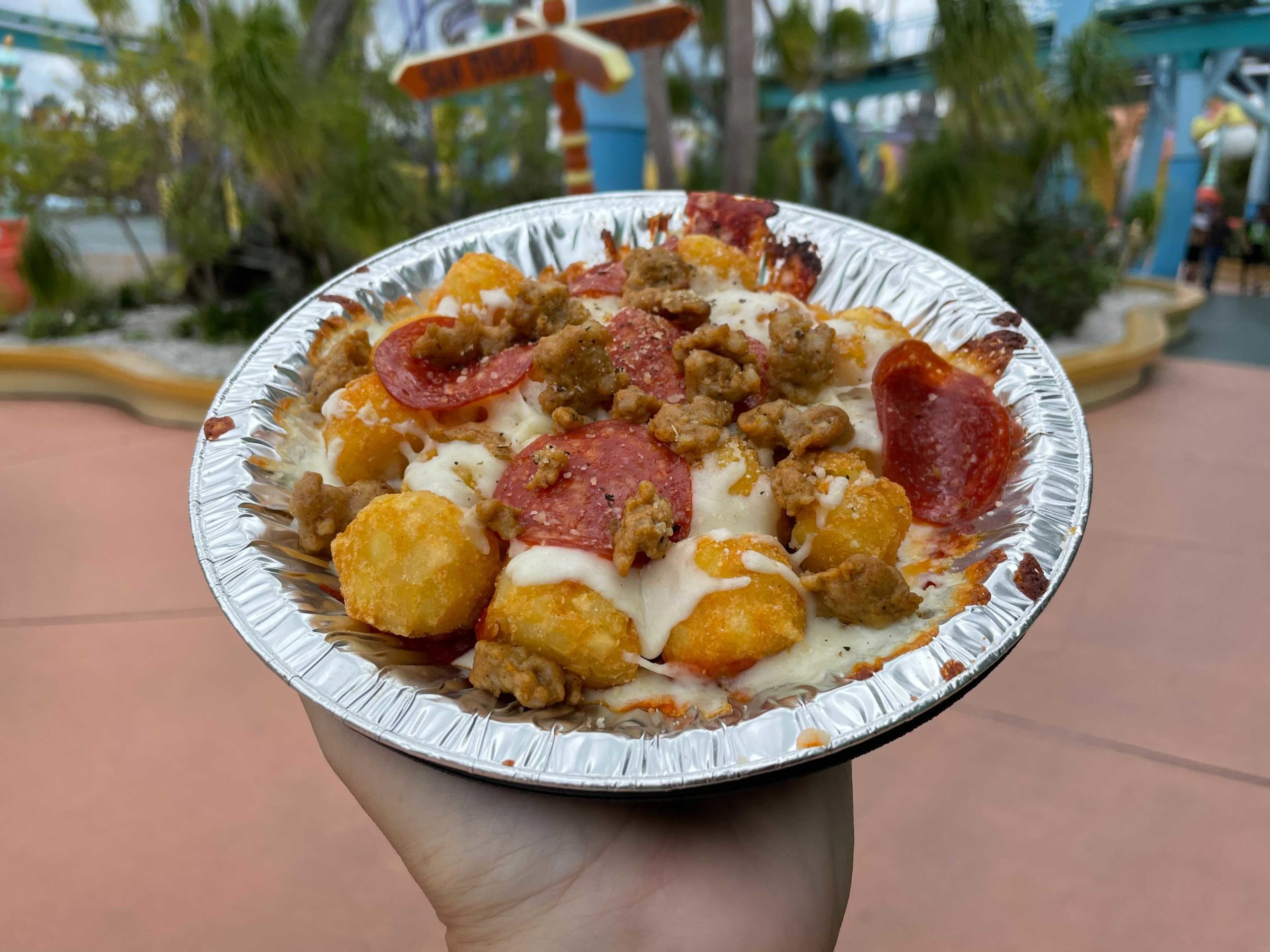 universal-green-eggs-and-ham-tots-pizza-2021-6-7547208