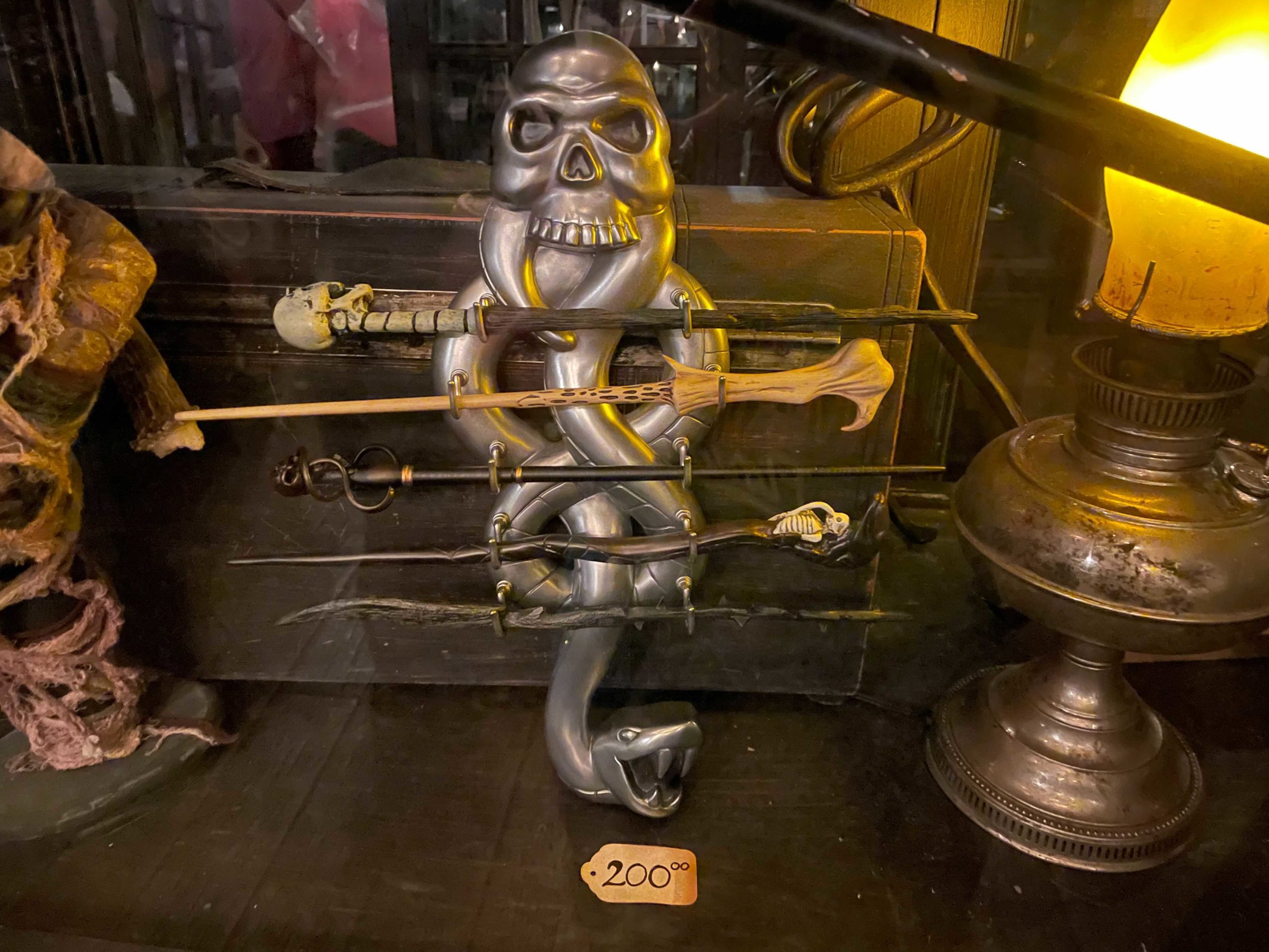 universal-studios-florida-borgin-and-burkes-dark-mark-collectible-wand-stand-1-1125132