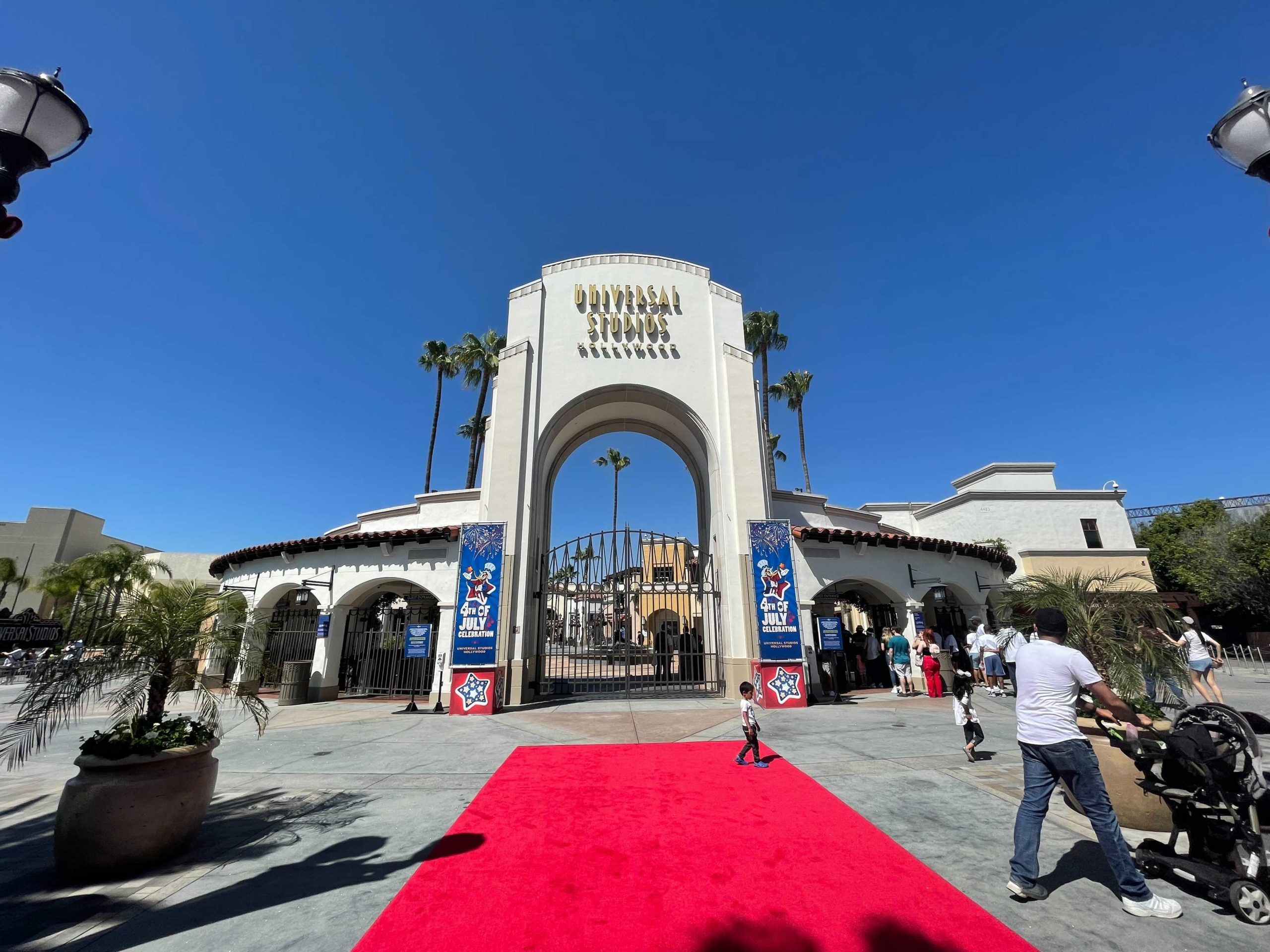 universal-studios-hollywood-4th-of-july-decorations-7-9928928