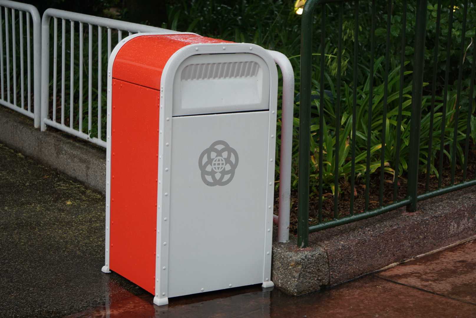 epcot-trash-can2-5180341