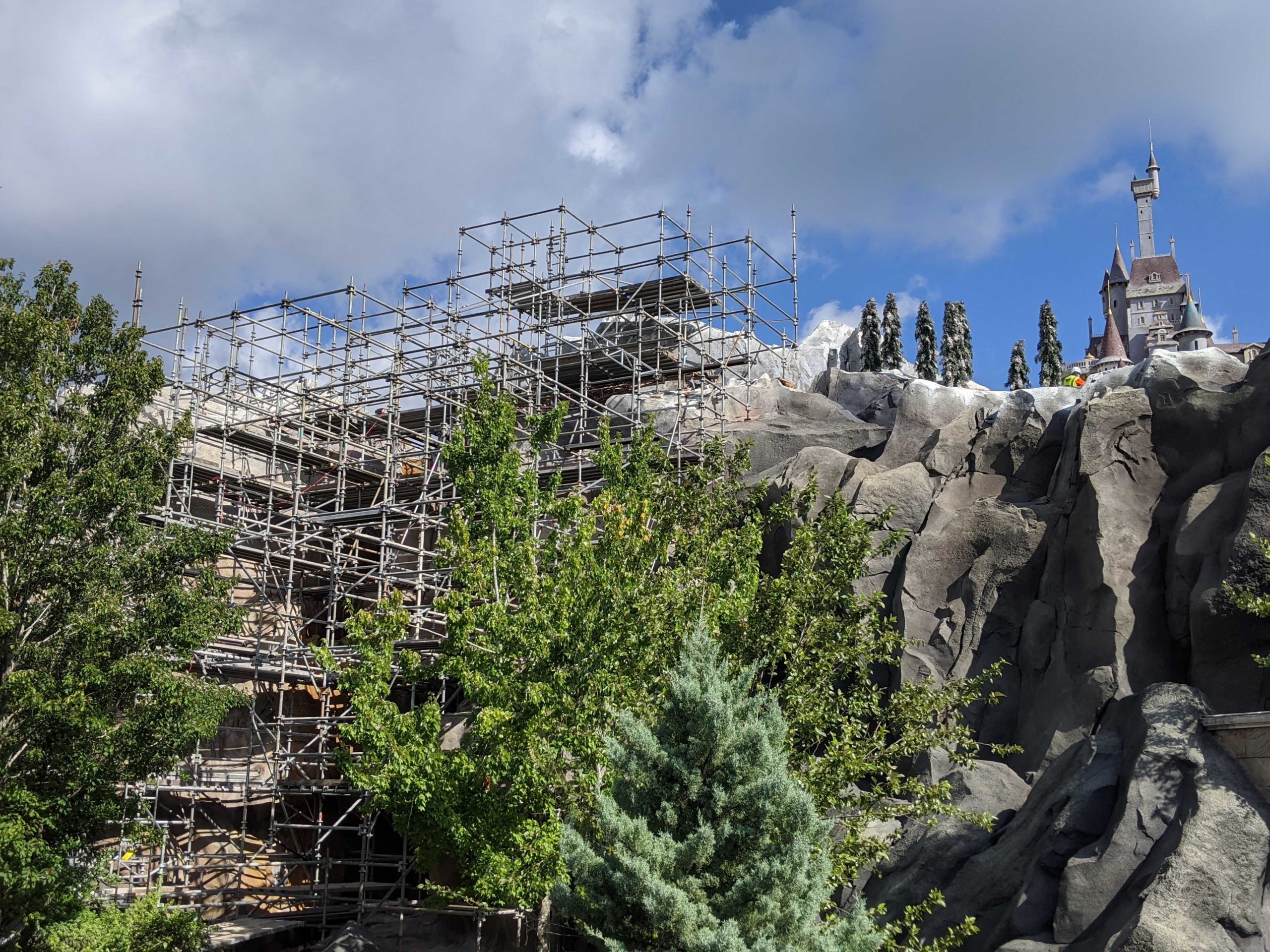 fantasyland-scaffolding-095923