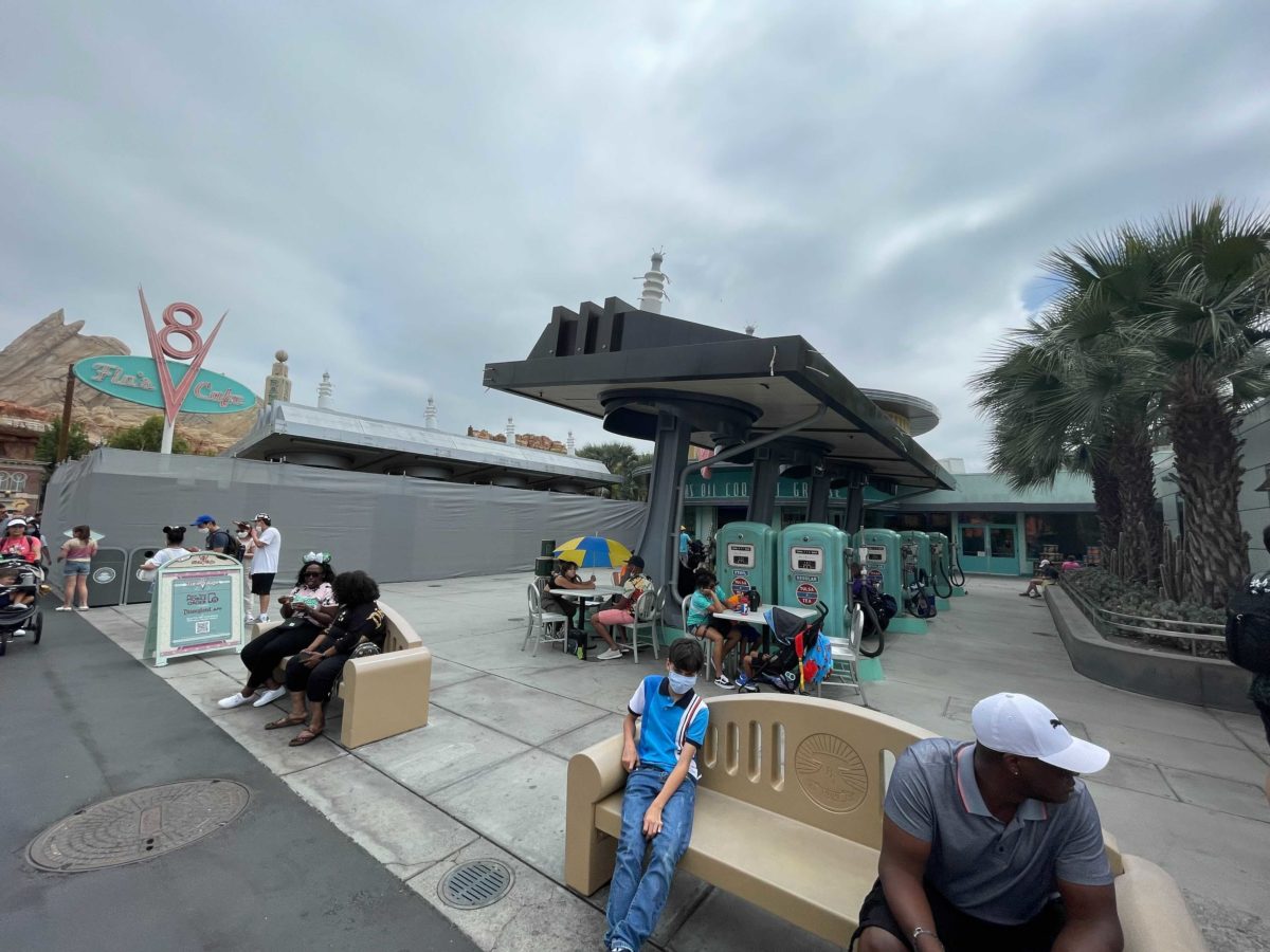 flos-v8-cafe-outdoor-seating-paint-refurbishment-reopen-2-3835421